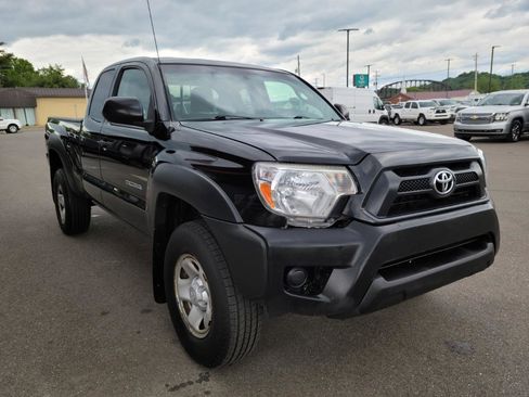 Used 2013 Toyota Tacoma 4x4 Access Cab w/ Convenience Pkg image 3