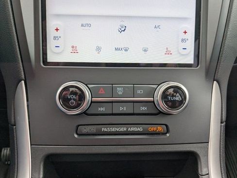 Used 2024 Ford Edge SEL w/ Convenience Package image 2