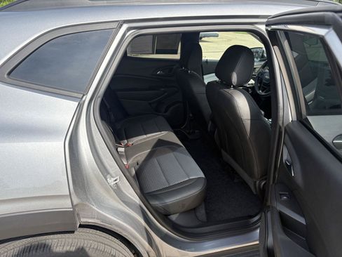 Used 2025 Chevrolet Trax LT FWD image 15