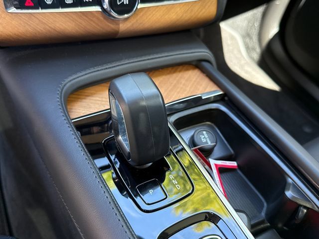 Certified 2024 Volvo XC90 B5 Plus AWD/4WD image 17