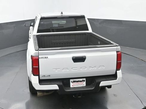 Used 2025 Toyota Tacoma SR5 AWD/4WD image 15