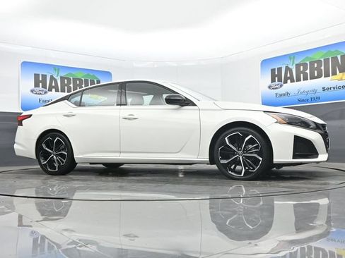 Used 2024 Nissan Altima 2.5 SR FWD image 21