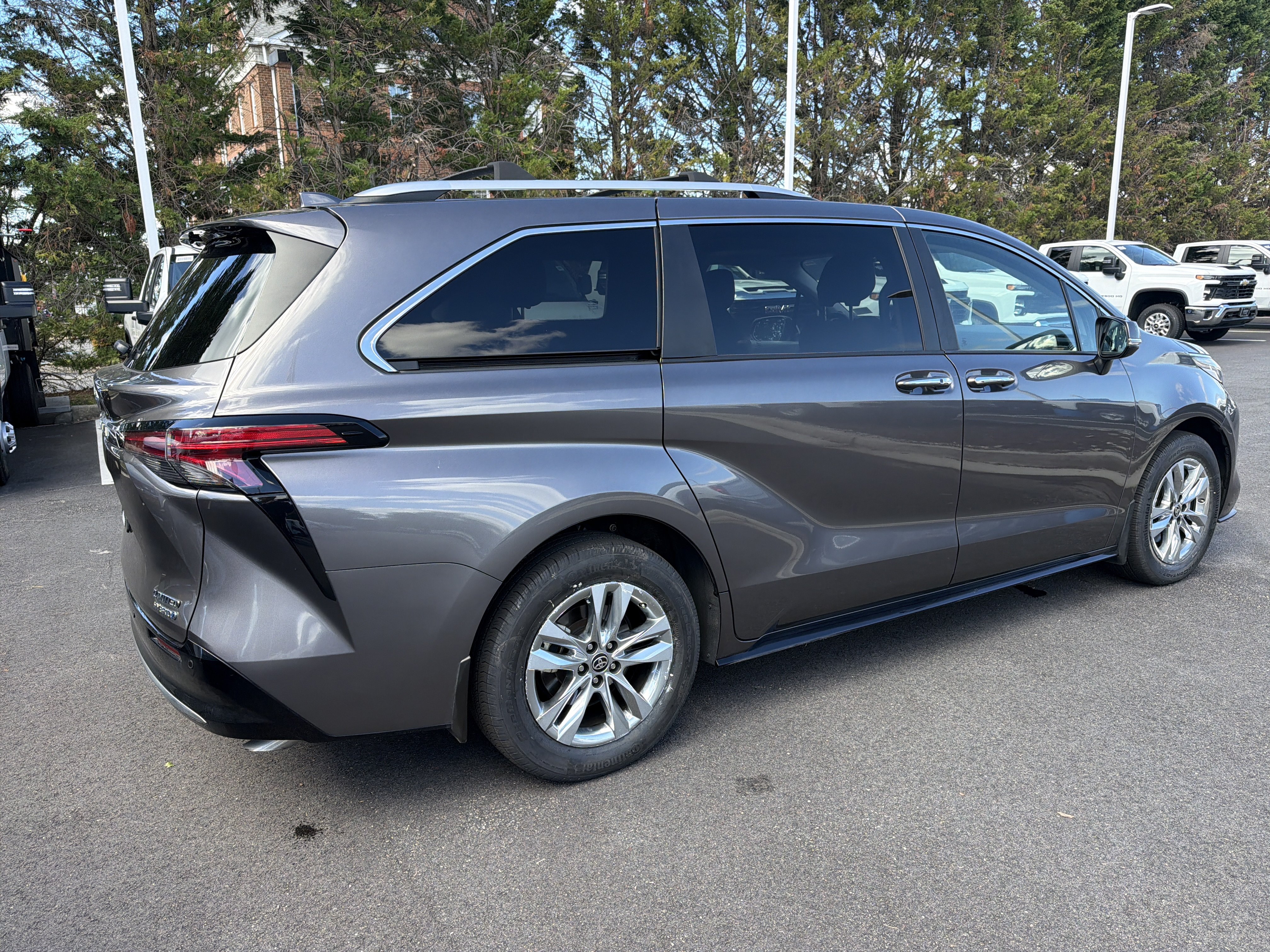 Used 2024 Toyota Sienna Limited AWD/4WD image 10