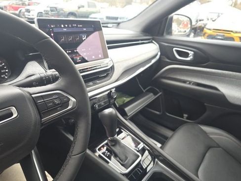 Used 2024 Jeep Compass Latitude w/ Sun and Sound Group image 24