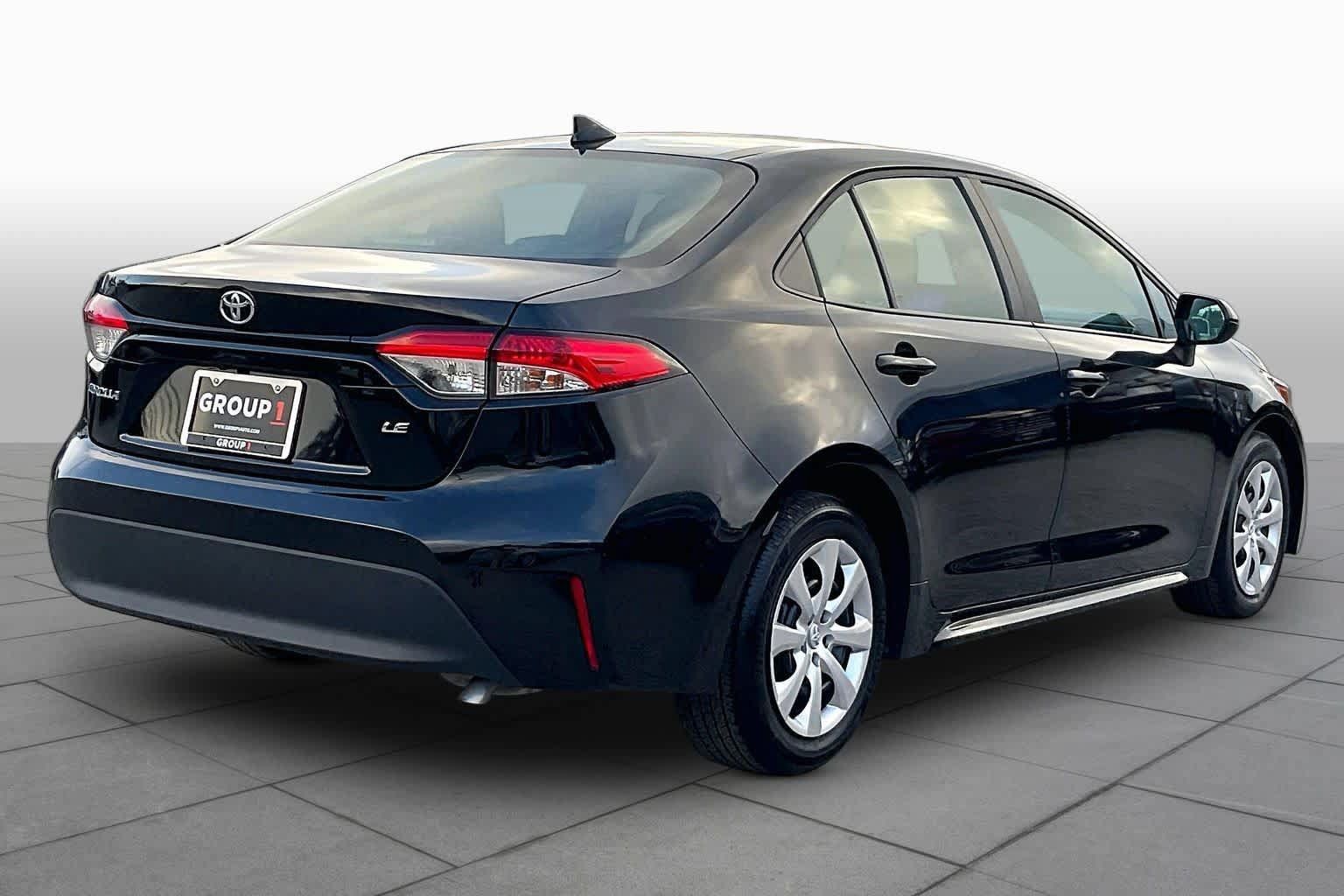 Used 2025 Toyota Corolla LE FWD image 13