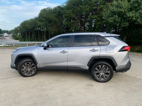 Used 2022 Toyota RAV4 Limited AWD/4WD image 17