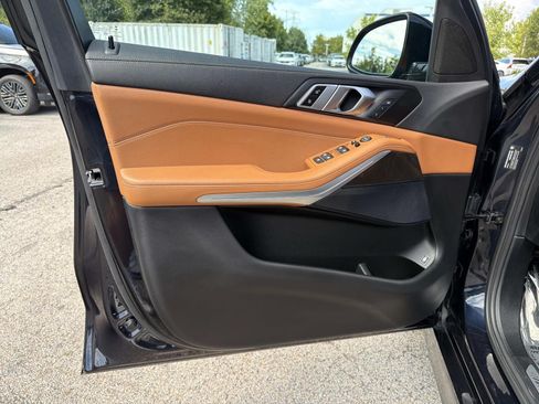 Used 2022 BMW X5 xDrive45e w/ M Sport Package AWD/4WD image 17