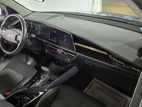 Used 2023 Kia Niro EX image 31