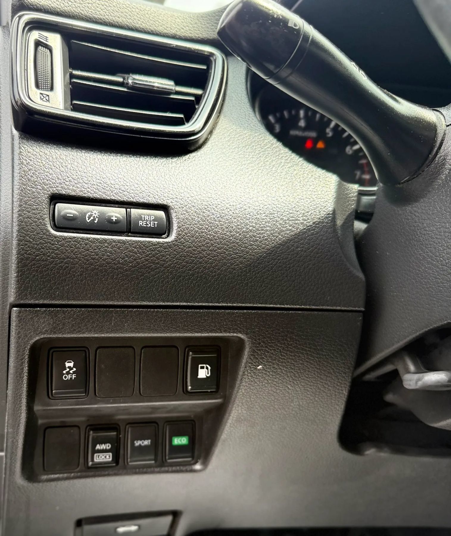 Used 2018 Nissan Rogue S AWD/4WD image 20