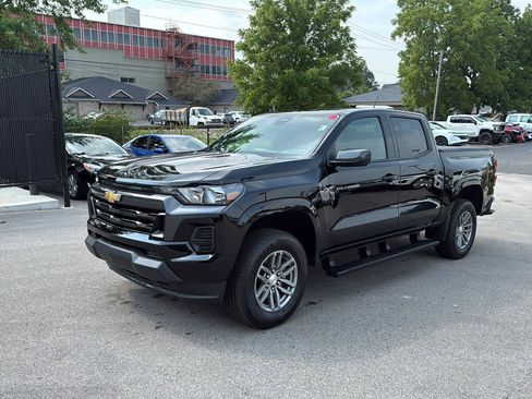 Used 2024 Chevrolet Colorado LT AWD/4WD image 7