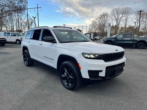 Used 2022 Jeep Grand Cherokee L Laredo AWD/4WD image 4