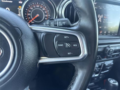 Used 2019 Jeep Wrangler Unlimited Sahara AWD/4WD image 15