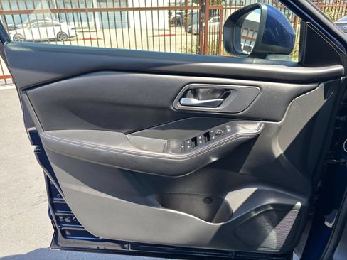 Used 2025 Nissan Rogue SV FWD image 18