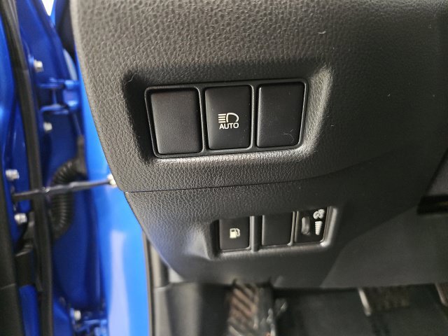 Used 2018 Toyota C-HR XLE FWD image 17