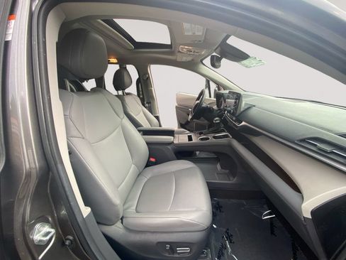 Used 2024 Toyota Sienna XLE FWD image 10
