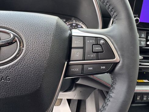 Certified 2023 Toyota Highlander XSE image 24