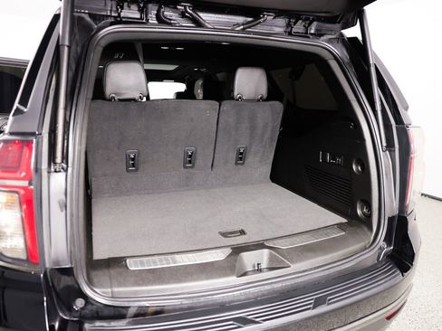 Used 2022 Chevrolet Suburban RST w/ Luxury Package image 16