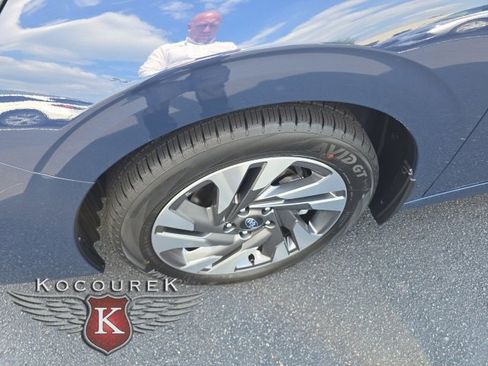 New 2025 Subaru Legacy Limited w/ Popular Package #3 image 8