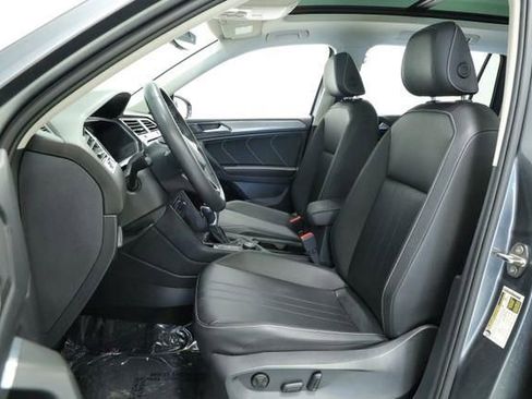 Used 2023 Volkswagen Tiguan SE AWD/4WD image 31