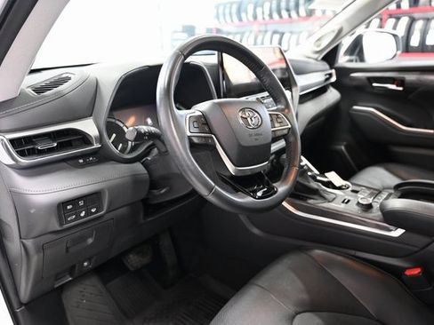 Used 2022 Toyota Highlander Platinum image 24
