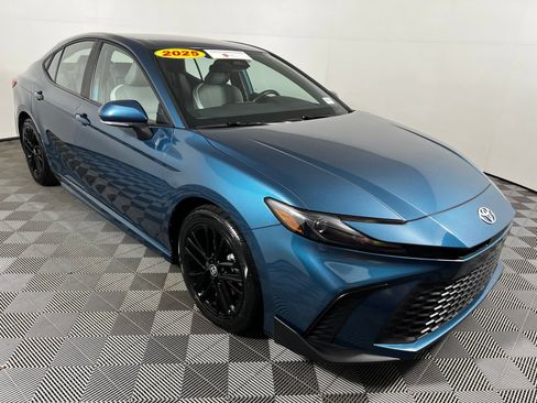 Certified 2025 Toyota Camry SE FWD image 3