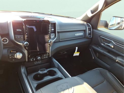 New 2026 RAM 1500 Laramie AWD/4WD image 19