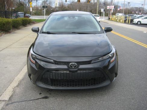 Used 2021 Toyota Corolla LE image 3