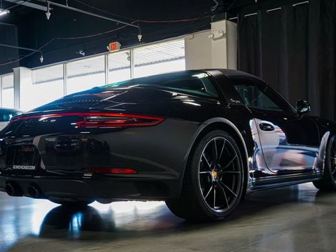 Used 2019 Porsche 911 Targa 4S image 11