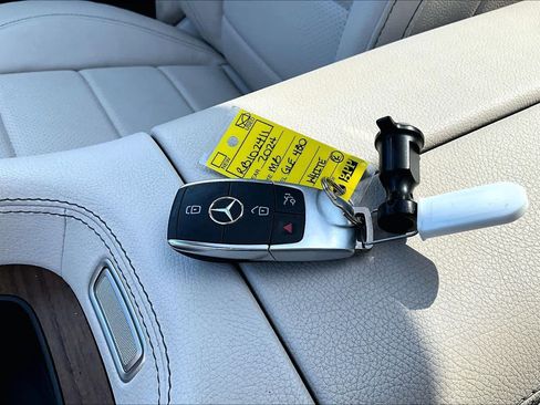 Used 2024 Mercedes-Benz GLE 450 4MATIC image 15