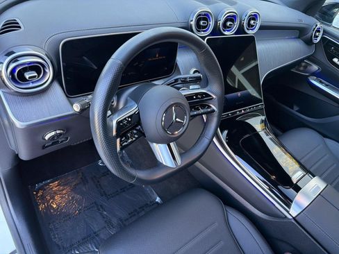 Used 2026 Mercedes-Benz GLC 300 image 4