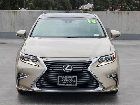 Used 2018 Lexus ES 350 w/ Navigation System Package FWD image 2