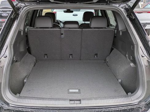 Used 2022 Volkswagen Tiguan SE R-Line image 12