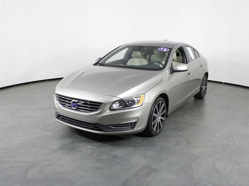 Used 2016 Volvo S60 T6 image 2
