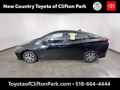 Used 2022 Toyota Prius Prime XLE image 6