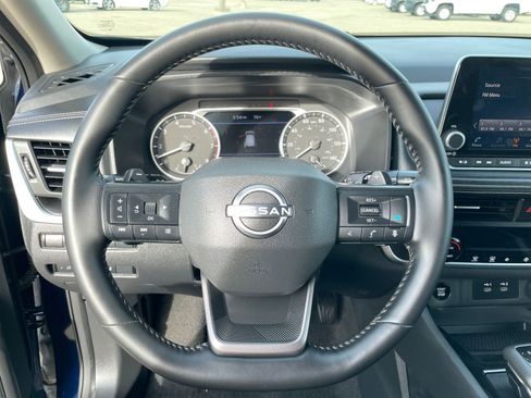 Used 2025 Nissan Rogue SV image 29