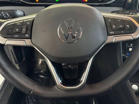 Used 2025 Volkswagen Jetta SE image 32