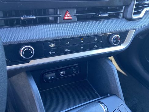 Used 2024 Kia Sportage LX image 37