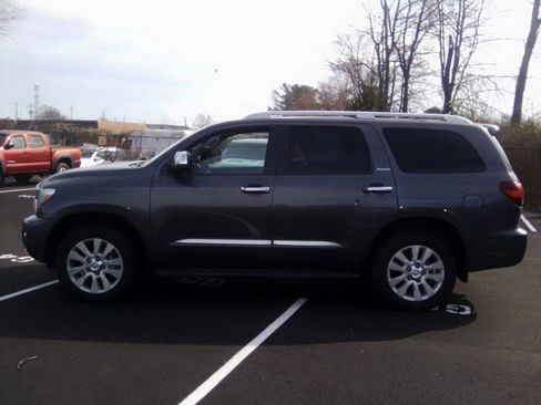 Used 2021 Toyota Sequoia Platinum image 9