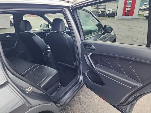 Used 2022 Volkswagen Tiguan SE R-Line image 30