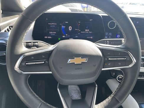 Used 2025 Chevrolet Equinox EV LT image 9