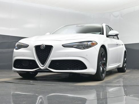 Used 2018 Alfa Romeo Giulia Ti Sport w/ Quick Order Package 22S Sport image 47