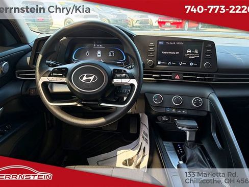 Used 2024 Hyundai Elantra SE FWD image 6