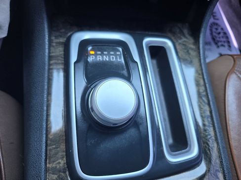 Used 2018 Chrysler 300 Limited RWD image 16