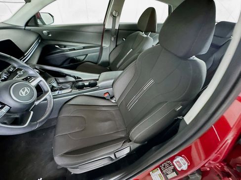 Used 2025 Hyundai Elantra SEL FWD image 13