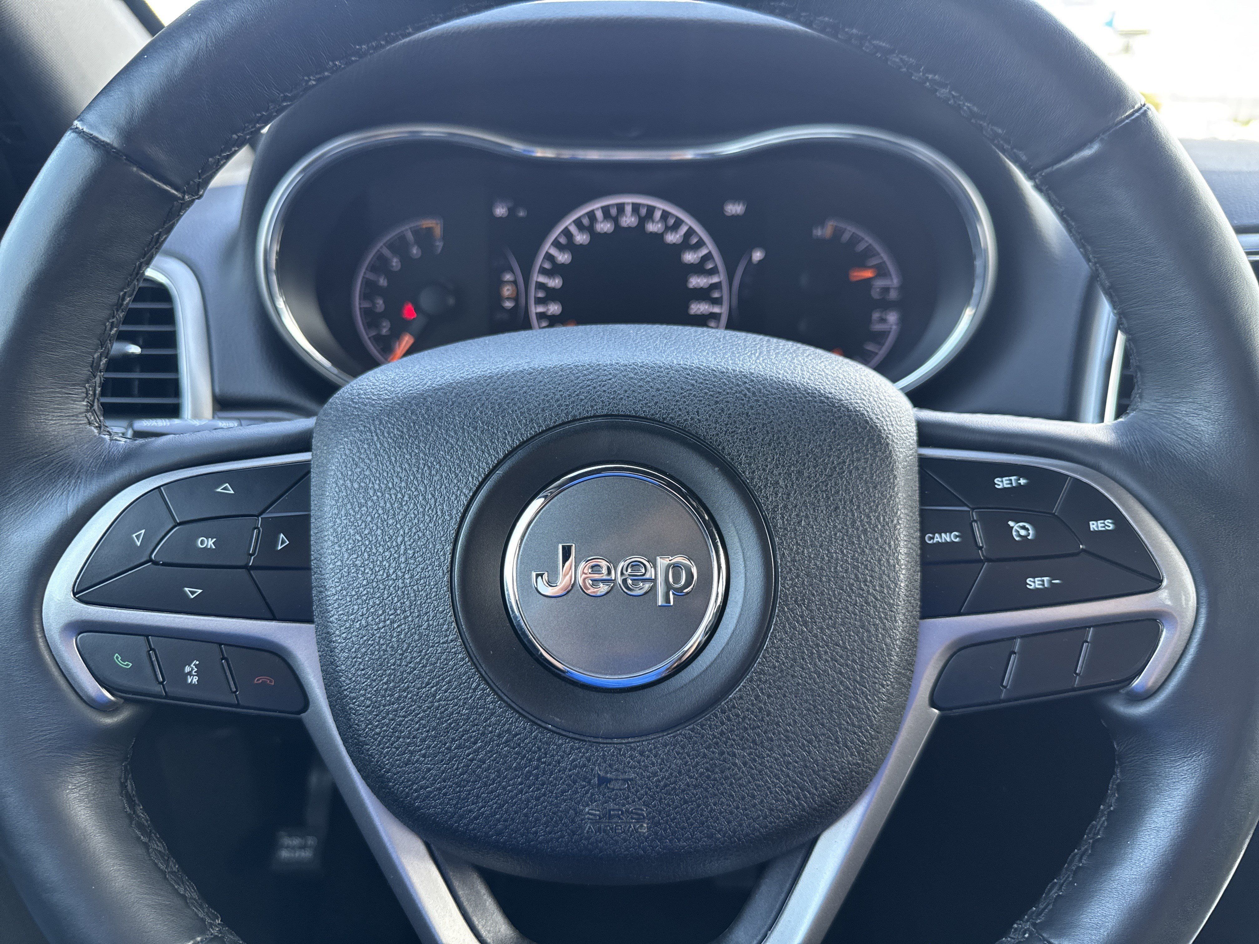 Used 2018 Jeep Grand Cherokee Altitude AWD/4WD image 15