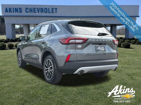 Used 2025 Ford Escape SE FWD image 9