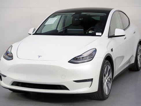 Used 2021 Tesla Model Y Long Range image 48
