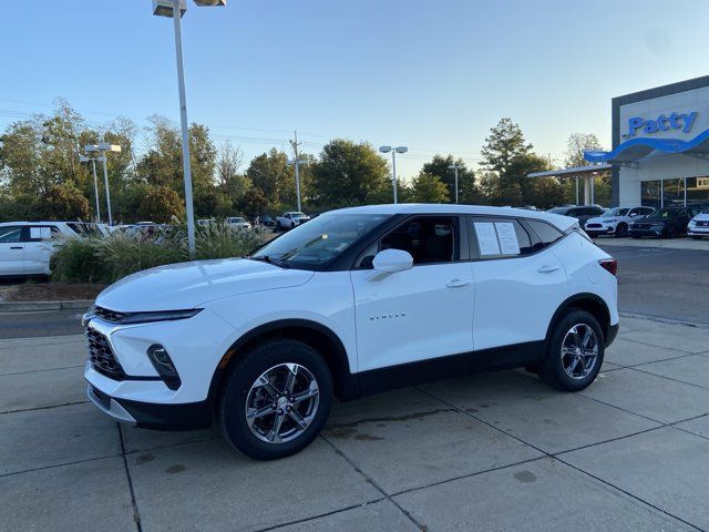 Used 2025 Chevrolet Blazer LT FWD image 8