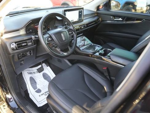 Used 2023 Lincoln Nautilus FWD w/ Premium Package image 8