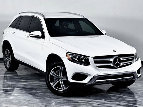 Used 2019 Mercedes-Benz GLC 300 4MATIC w/ Premium Package image 3